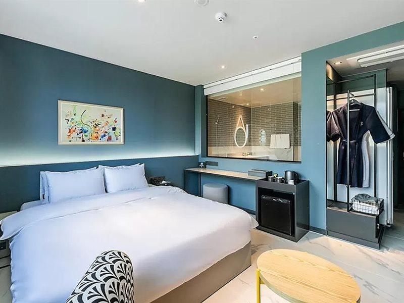 Brown Dot Hotel Jinju Eksteriør billede