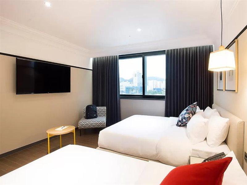 Brown Dot Hotel Jinju Eksteriør billede