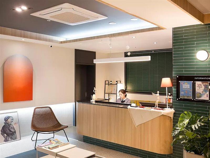 Brown Dot Hotel Jinju Eksteriør billede