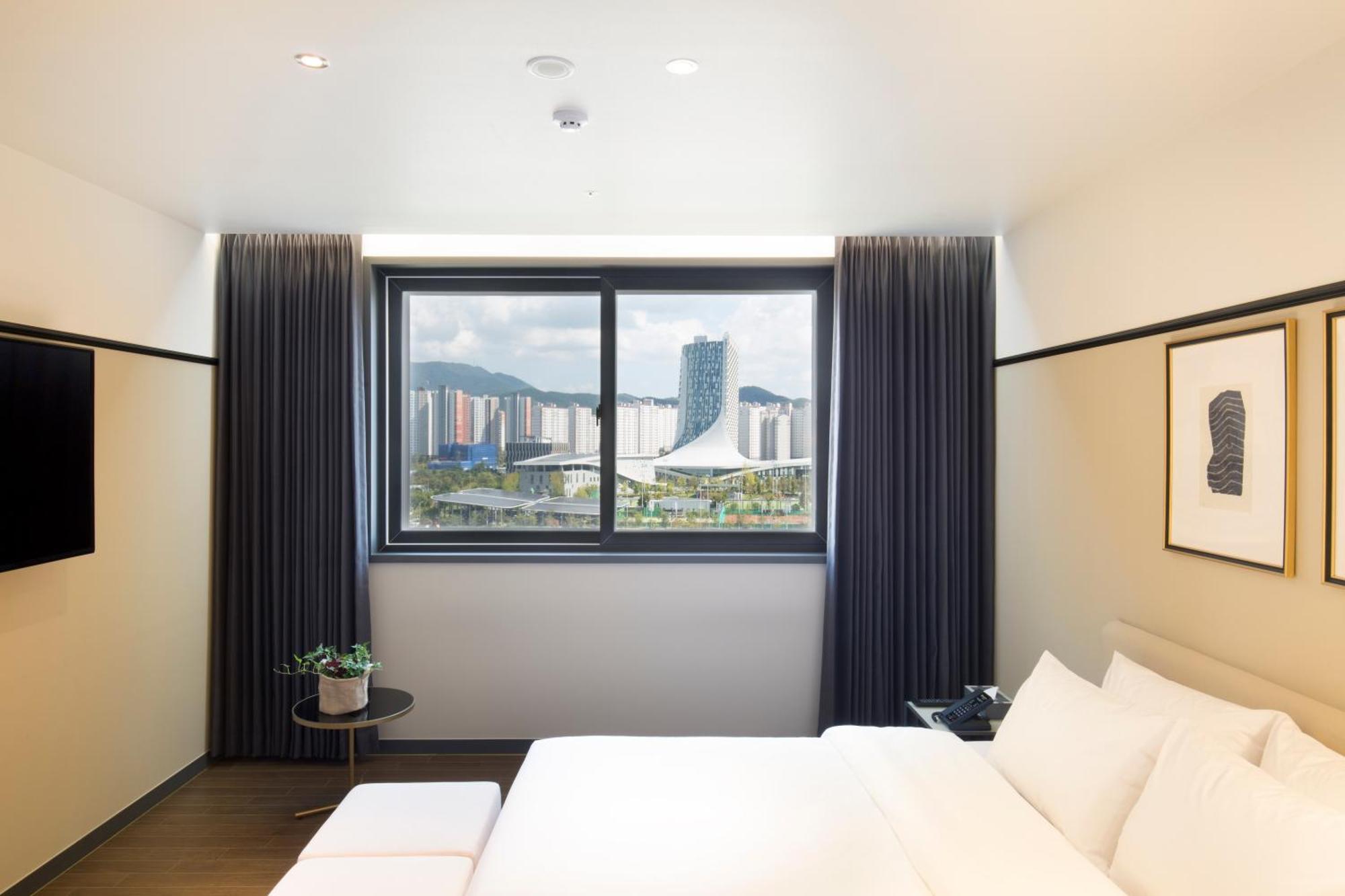 Brown Dot Hotel Jinju Eksteriør billede