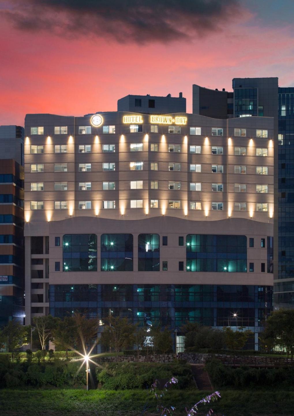 Brown Dot Hotel Jinju Eksteriør billede